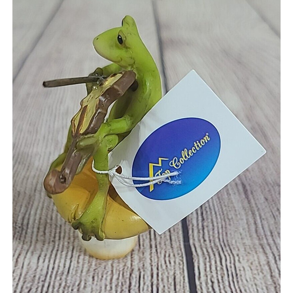 Top Collection #4010 Frog Playing Fiddle On Mushroom Figurine Top Land Trading - Picture 2 of 9